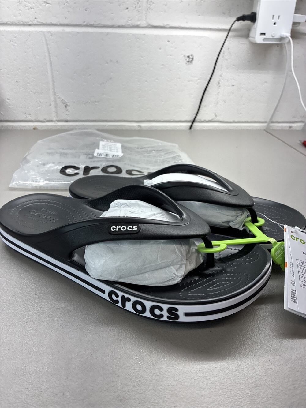 CROCS Unisex Bayaband Flip Flop Sandal, Black, M9/W11 - Brand New Mens 9